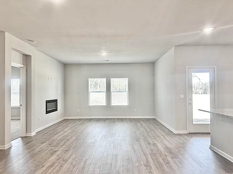 724 Edgemont Cir — Photo 10