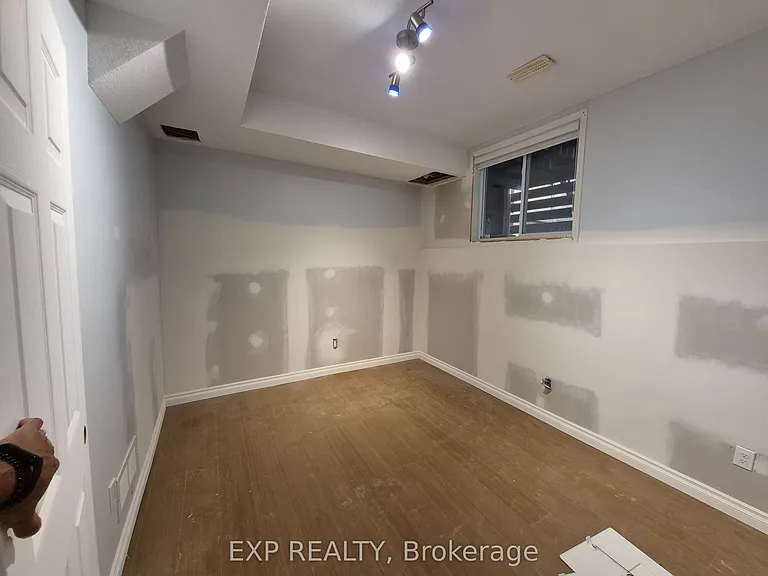 2 Maple Park Point — Photo 19