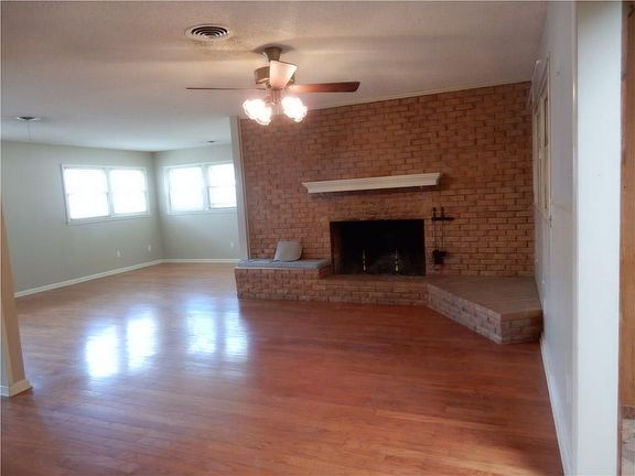 5th image of 3157 Columbia Dr