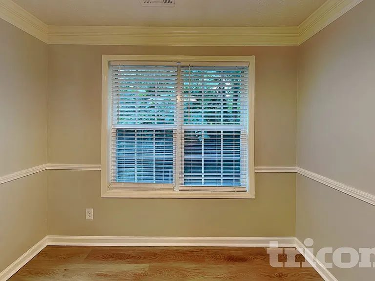 1455 Enchanted Forest Dr — Photo 3