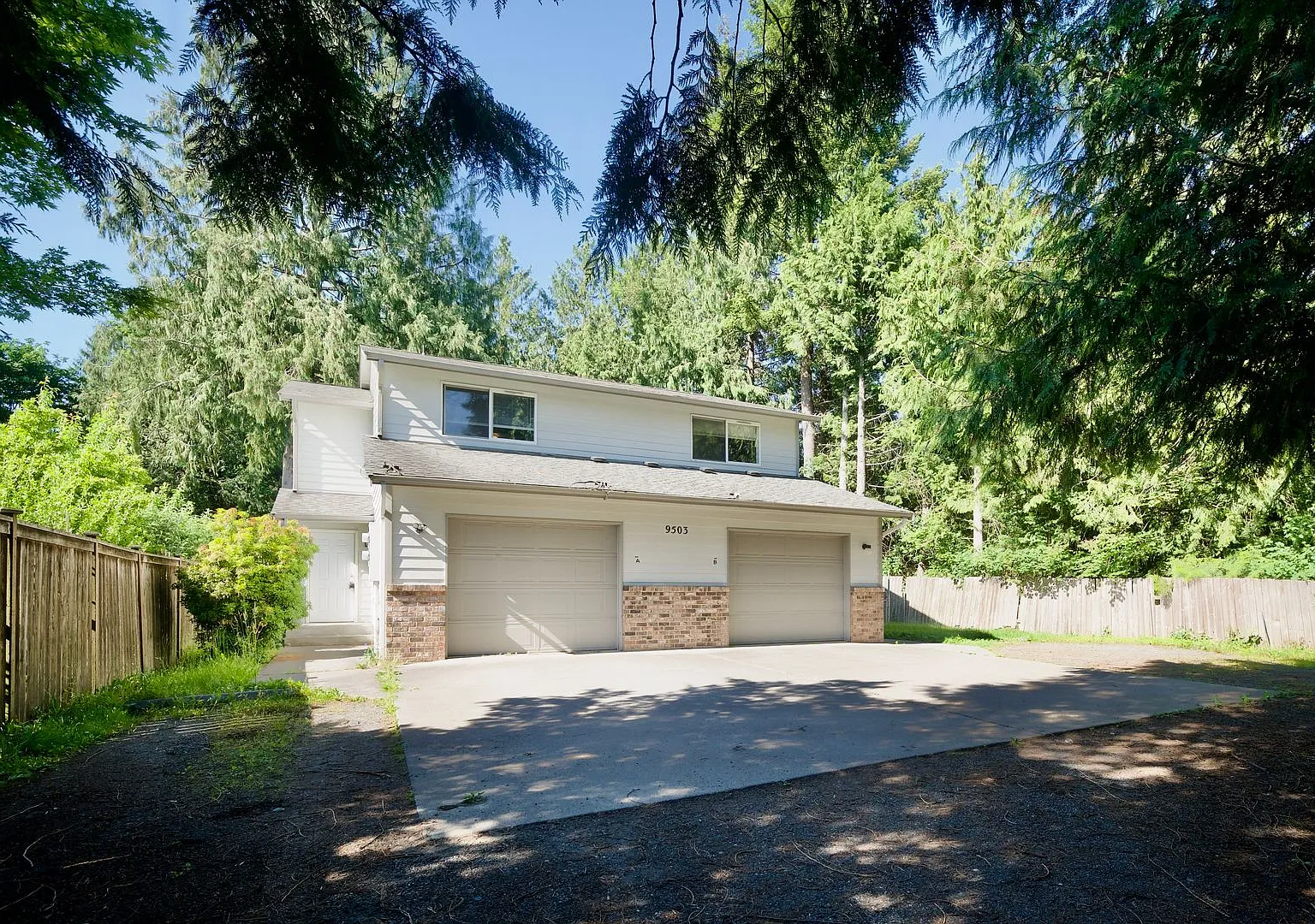 Spacious Townhome with Private Yard Near Lake Stevens! — Photo 1