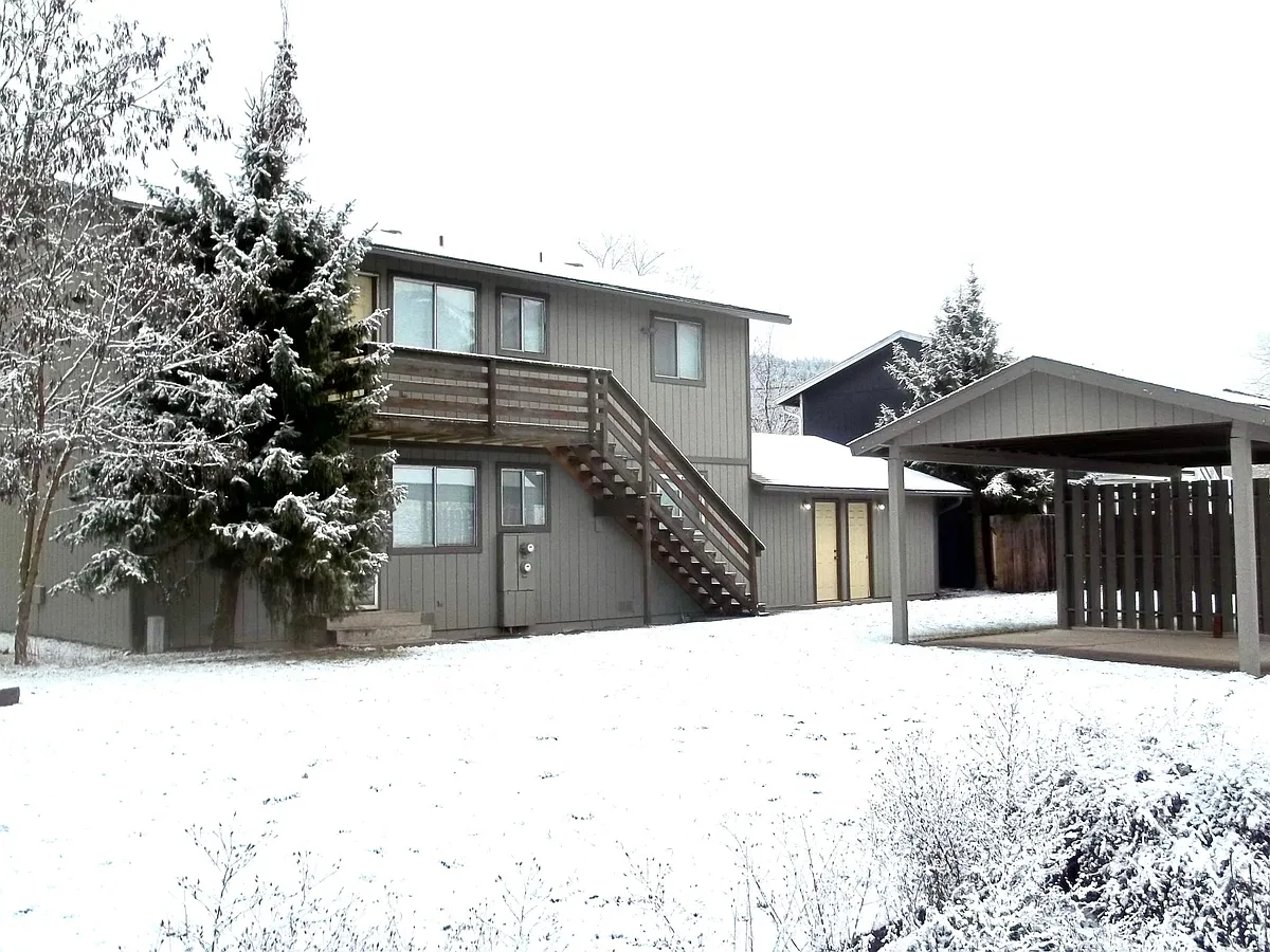 Building Photo - 515 W Brown Ave