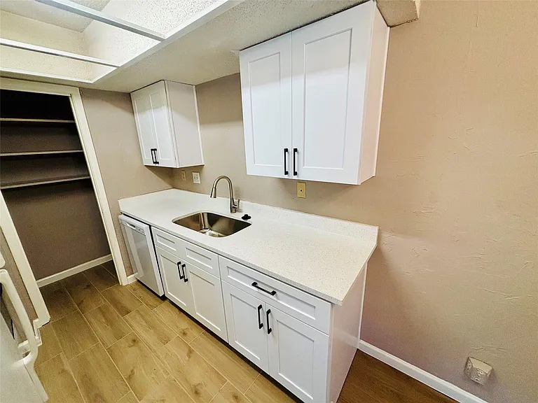2600 Penny Ln #204 — Photo 2