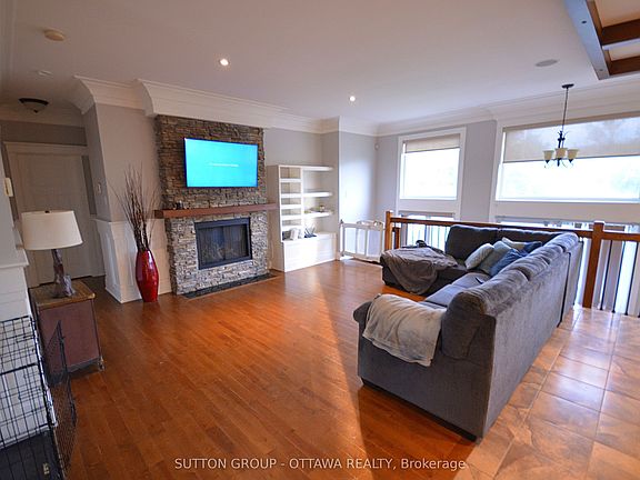 3rd image of 588 Russell Rd