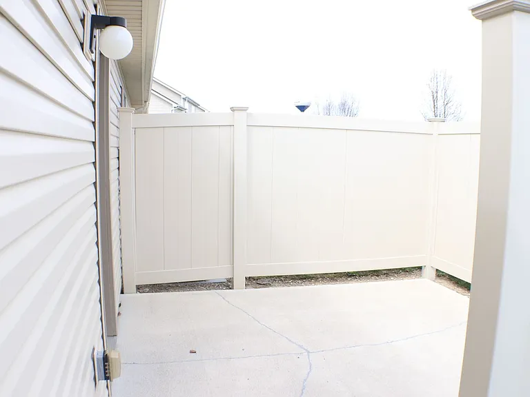 2240 Morning Glory Cir — Photo 21