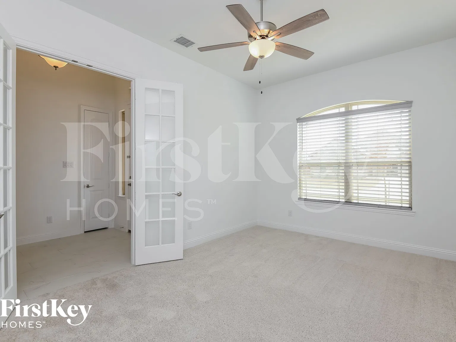 3 bed, 2.0 bath, 2451 sqft, $3,260 — Photo 2