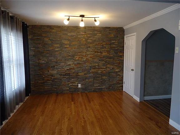 4th image of 24 Buckley Meadows Dr