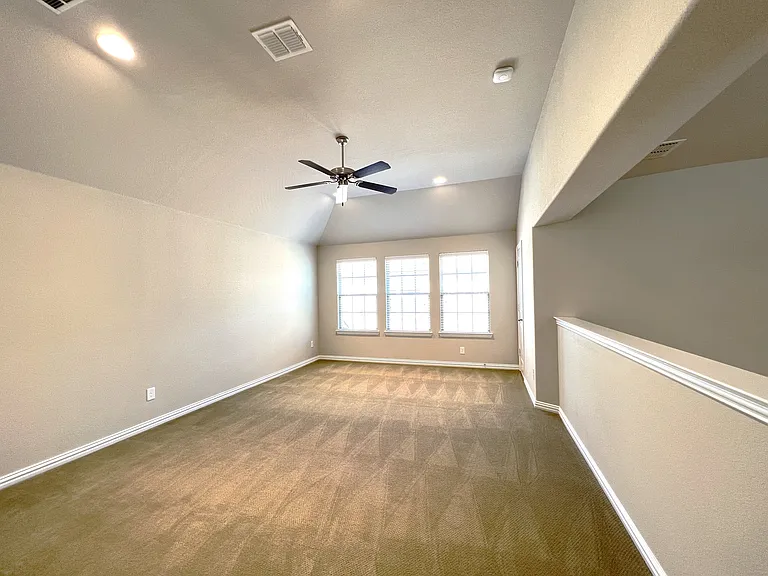 720 Raunald Dr — Photo 17