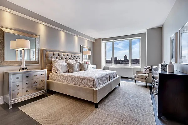 Sold by R New York | media 8