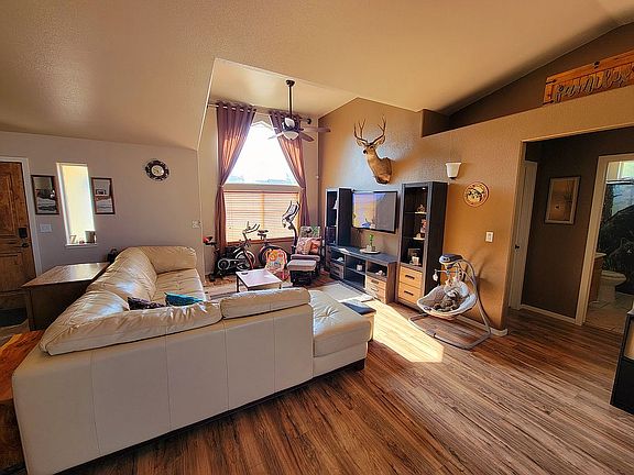 4th image of 873 Silver Oak Dr