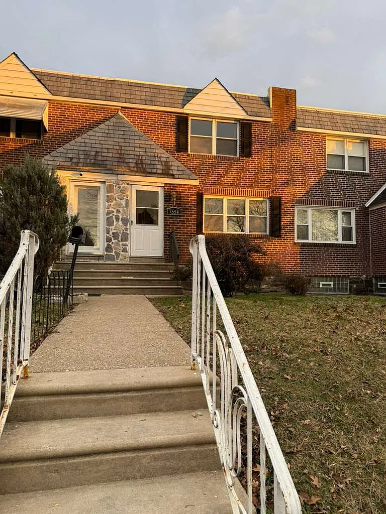 3 bed, 2.5 bath, 1320 sqft, $1,900 — Photo 1
