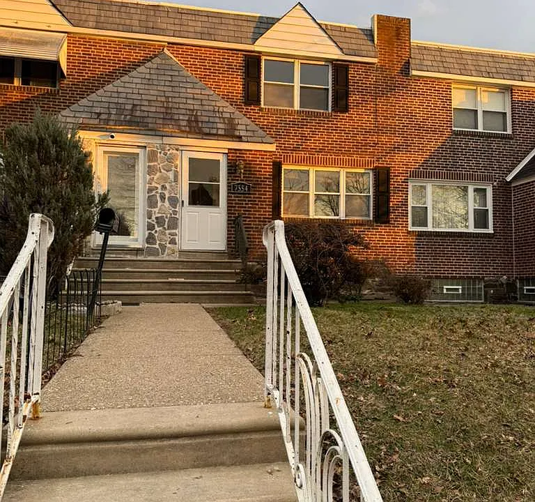 7554 Woodbine Ave