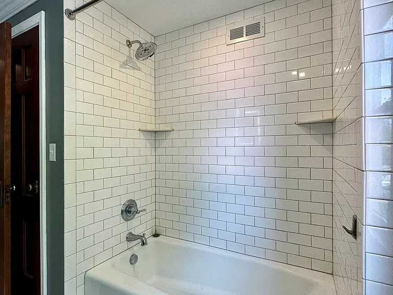 932 Robinson St — Photo 19