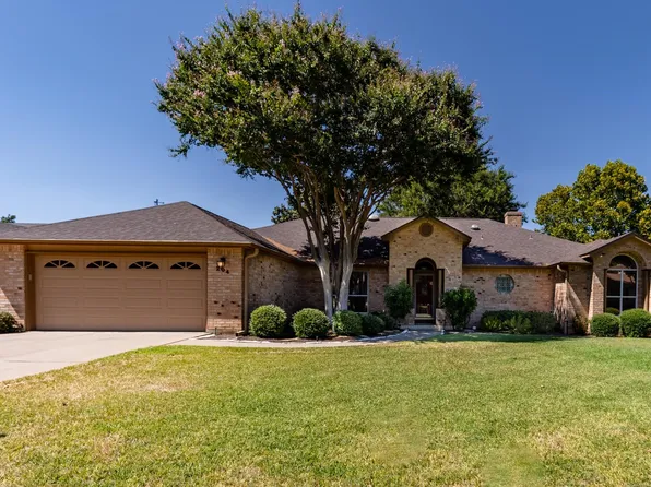 204 Meadowlakes Drive, Meadowlakes, TX 78654