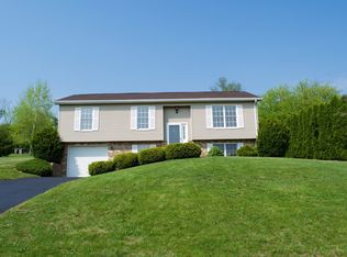 406 Woodsdale Dr, Red Lion, PA 17356