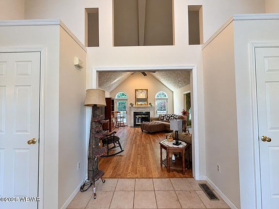 4th image of 1051 E Springfield Dr