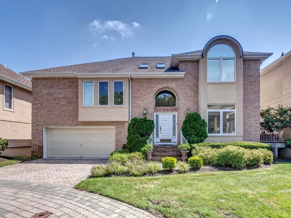 245 Avenel Ct, Holmdel, NJ 07733