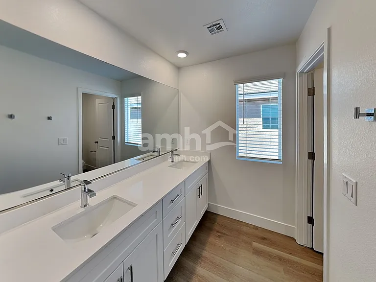 5813 Casterly Rock St — Photo 14