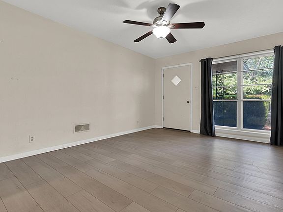 3rd image of 2500 W Elm St