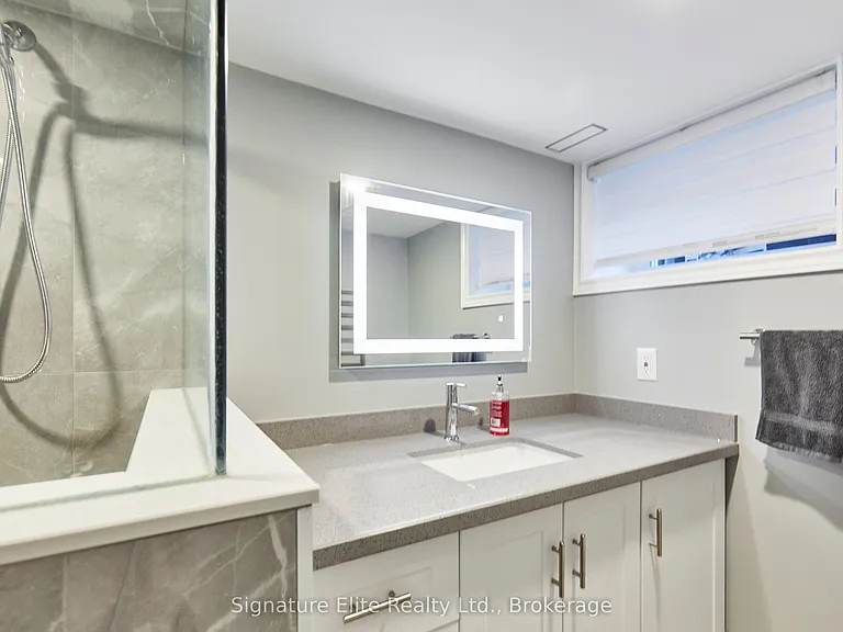 100A Kitchener Rd #LOWER — Photo 9