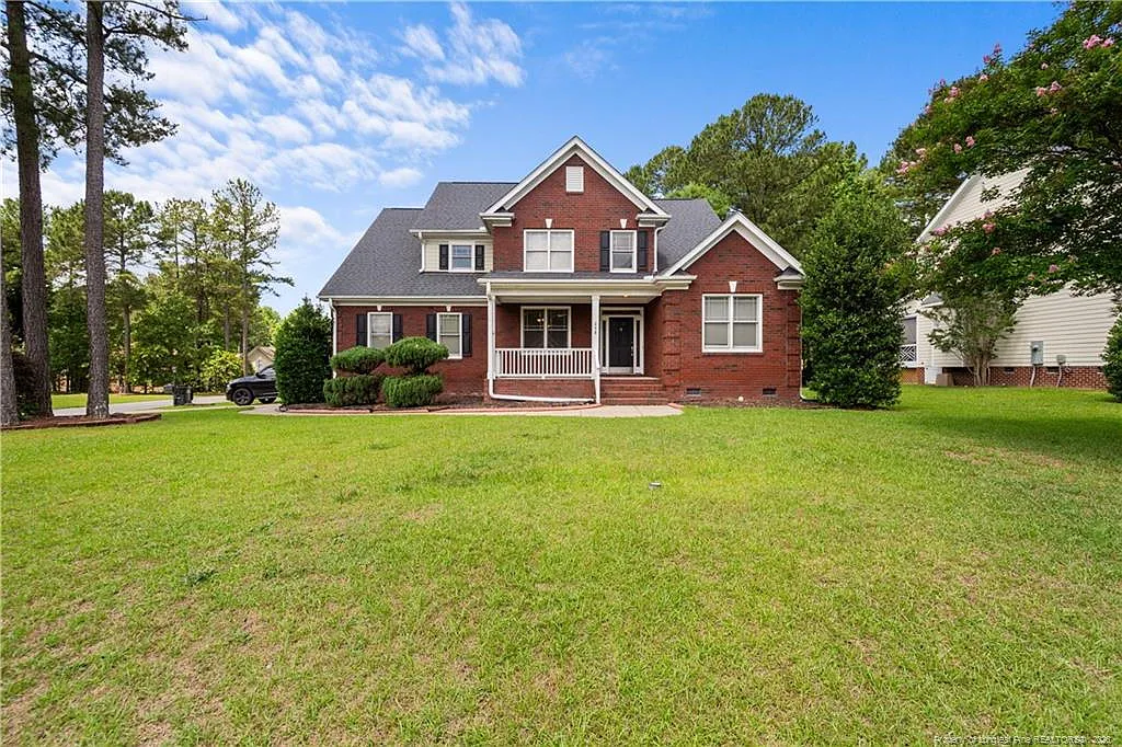 4 bed, 3.0 bath, 2985 sqft, $2,500 — Photo 1