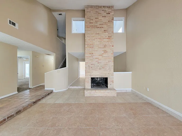 2710 Quail Creek Dr — Photo 3