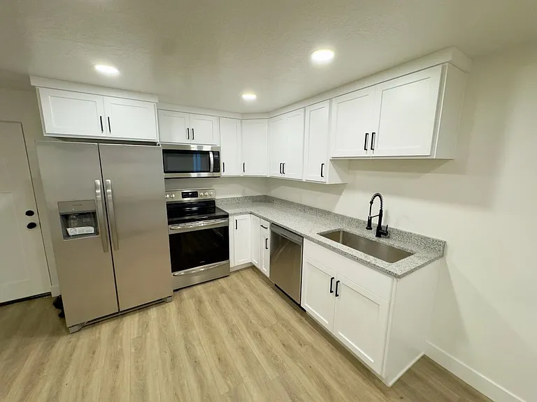 109 N Main St — Photo 5