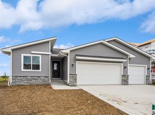 926 Willow Valley Dr, Norwalk, IA 50211