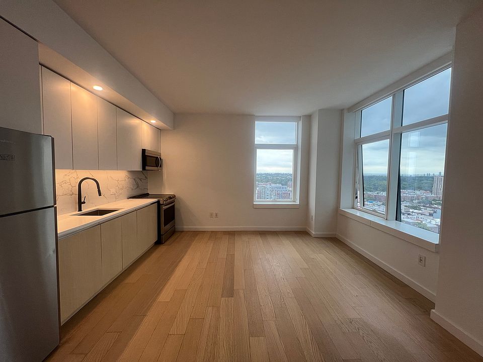1st image of 88 Linden Blvd #9I
