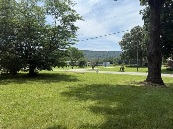 1035 Spur Rd, Decherd, TN 37324