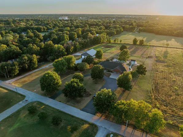 129 Springgate Rd, Arkansas City, KS 67005