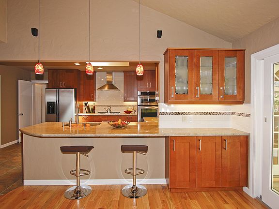 Breakfast bar/kitchen