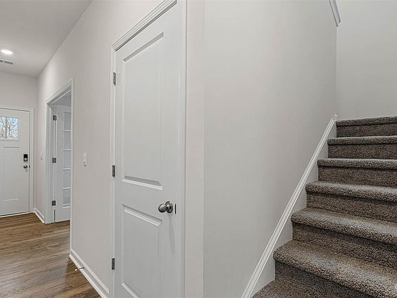 5th image of 89 Valleywood Dr