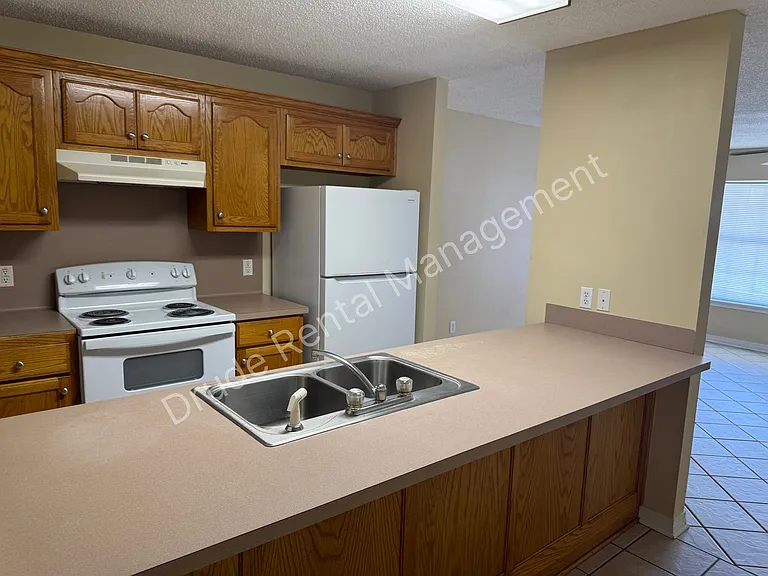 508 Cedar Ln — Photo 2