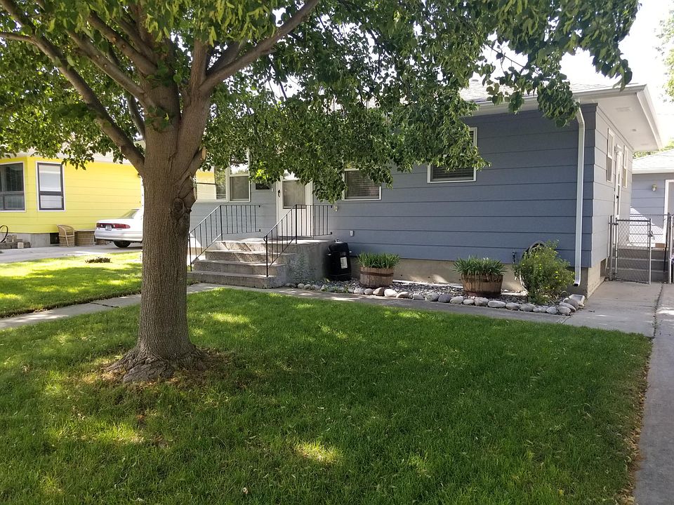 FRONT OF HOUSE
