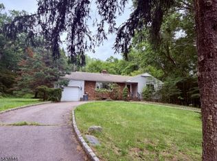 71 Glasgow Ter, Mahwah Twp., NJ 07430