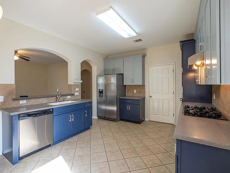 1710 Lomita Dr — Photo 6
