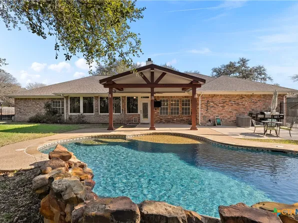 725 Willow Ridge Dr, San Marcos, TX 78666