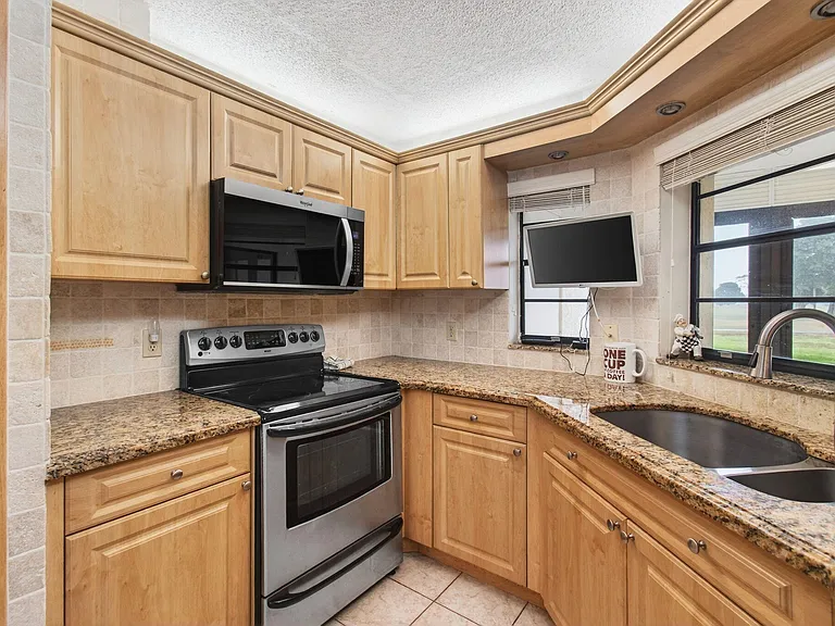 5851 Parkwalk Dr — Photo 40