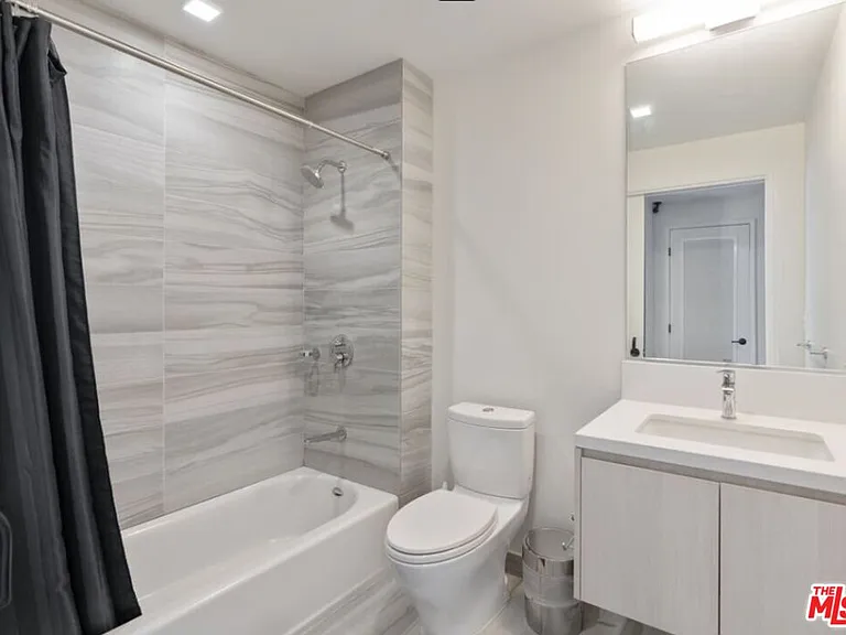 1050 S Grand Ave #1001 — Photo 13