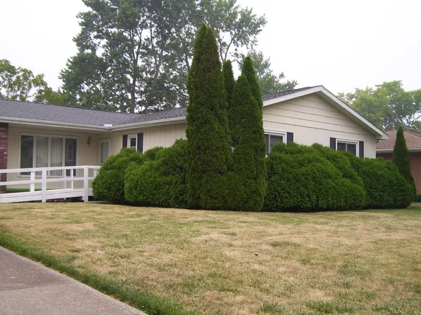 706 Van Buren St, Monticello, IL 61856