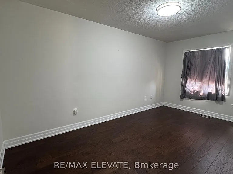 91 Whitlock Cres — Photo 12