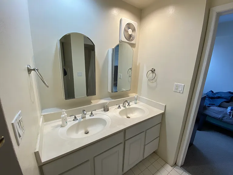 Mendota Lakeshore Apartments LLC — Photo 17