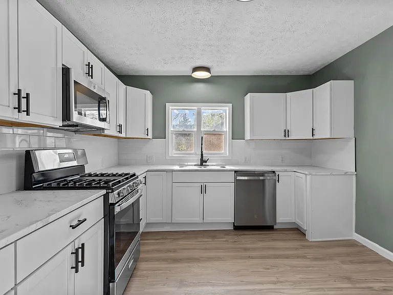 1229 N Courtland Ave — Photo 4