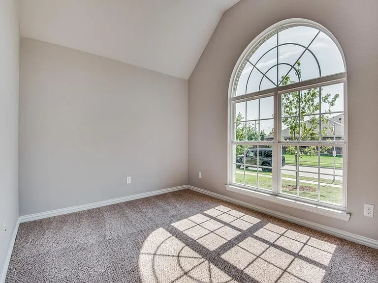 1004 Churchill Dr — Photo 17