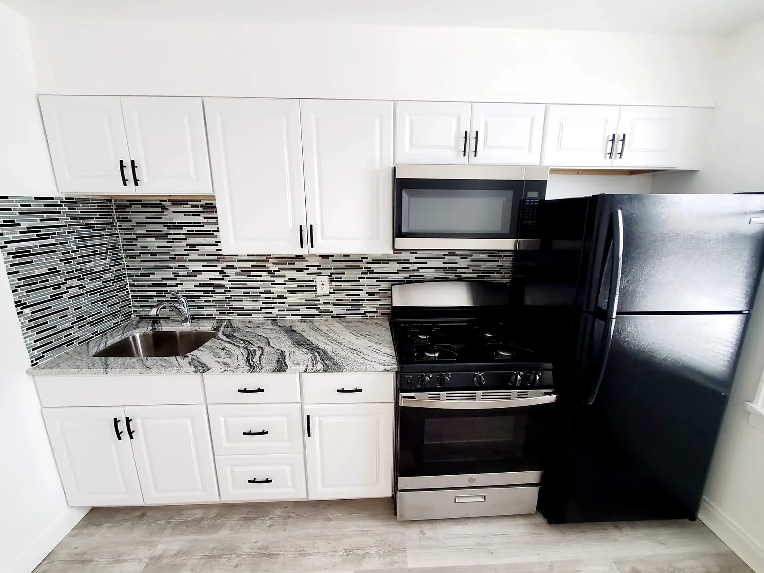 3 bed, 1.0 bath, $2,800 — Photo 4