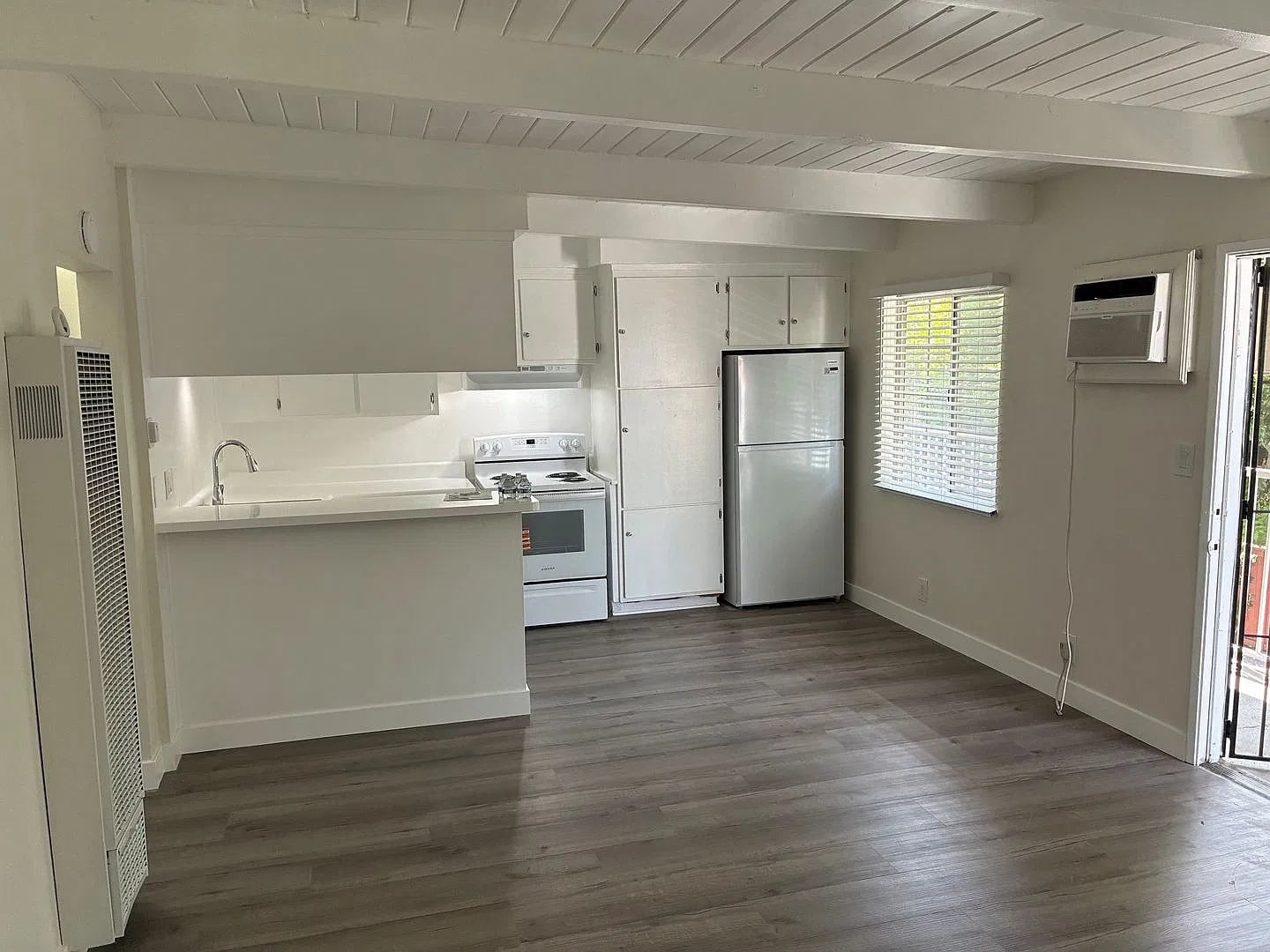 The 52nd Street Apartments — Photo 2