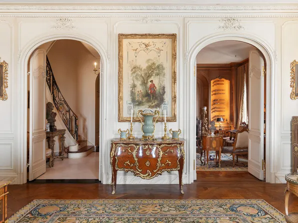 990 5th Avenue image 4 of 19