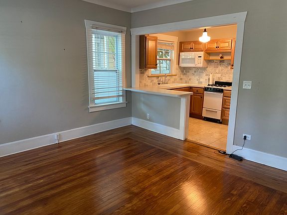 3rd image of 215 6th Ave NE #2