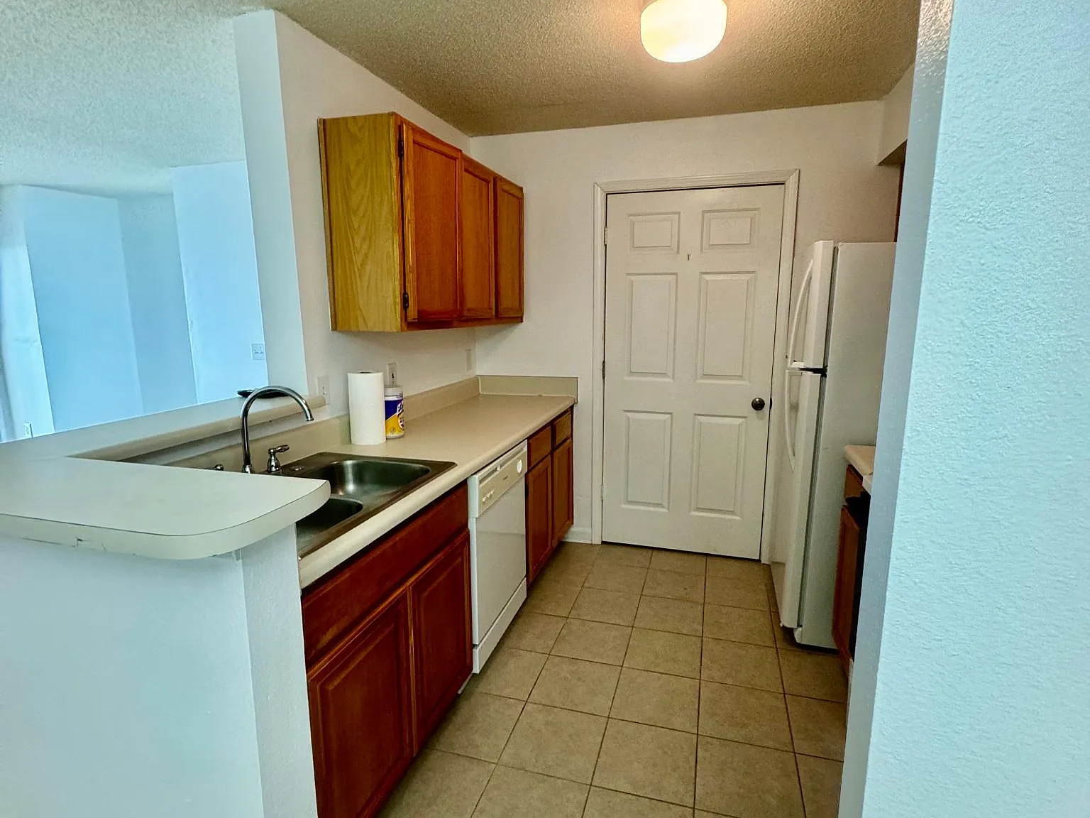 1 bed, 745 sqft, $1,600 — Photo 4